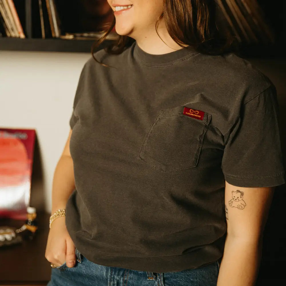 Gray pocket t-shirt.